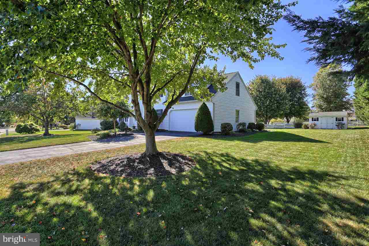 504 Hamlet Drive West Spring Grove, PA 17362 - Photo 2 of 36