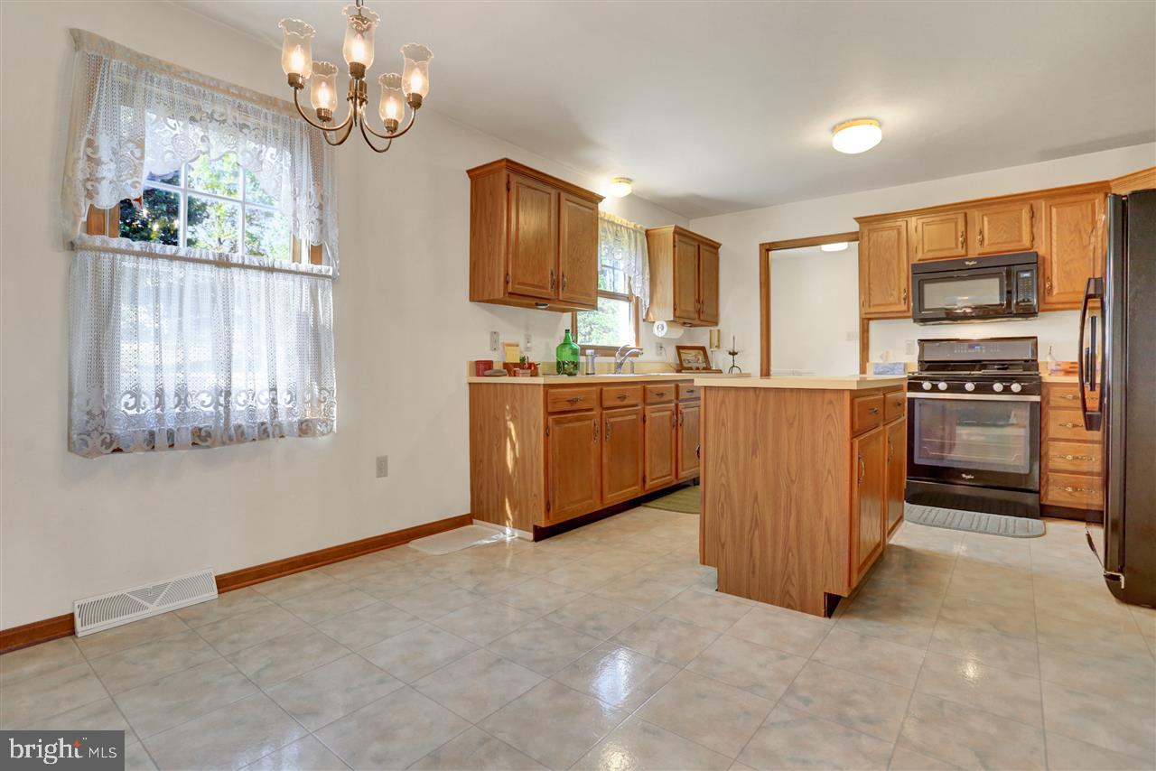 504 Hamlet Drive West Spring Grove, PA 17362 - Photo 12 of 36