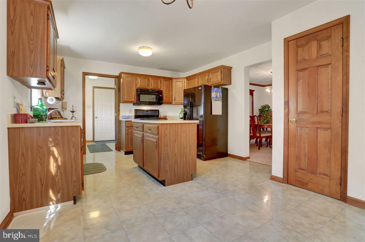 504 Hamlet Drive West Spring Grove, PA 17362 - Photo 13 of 36