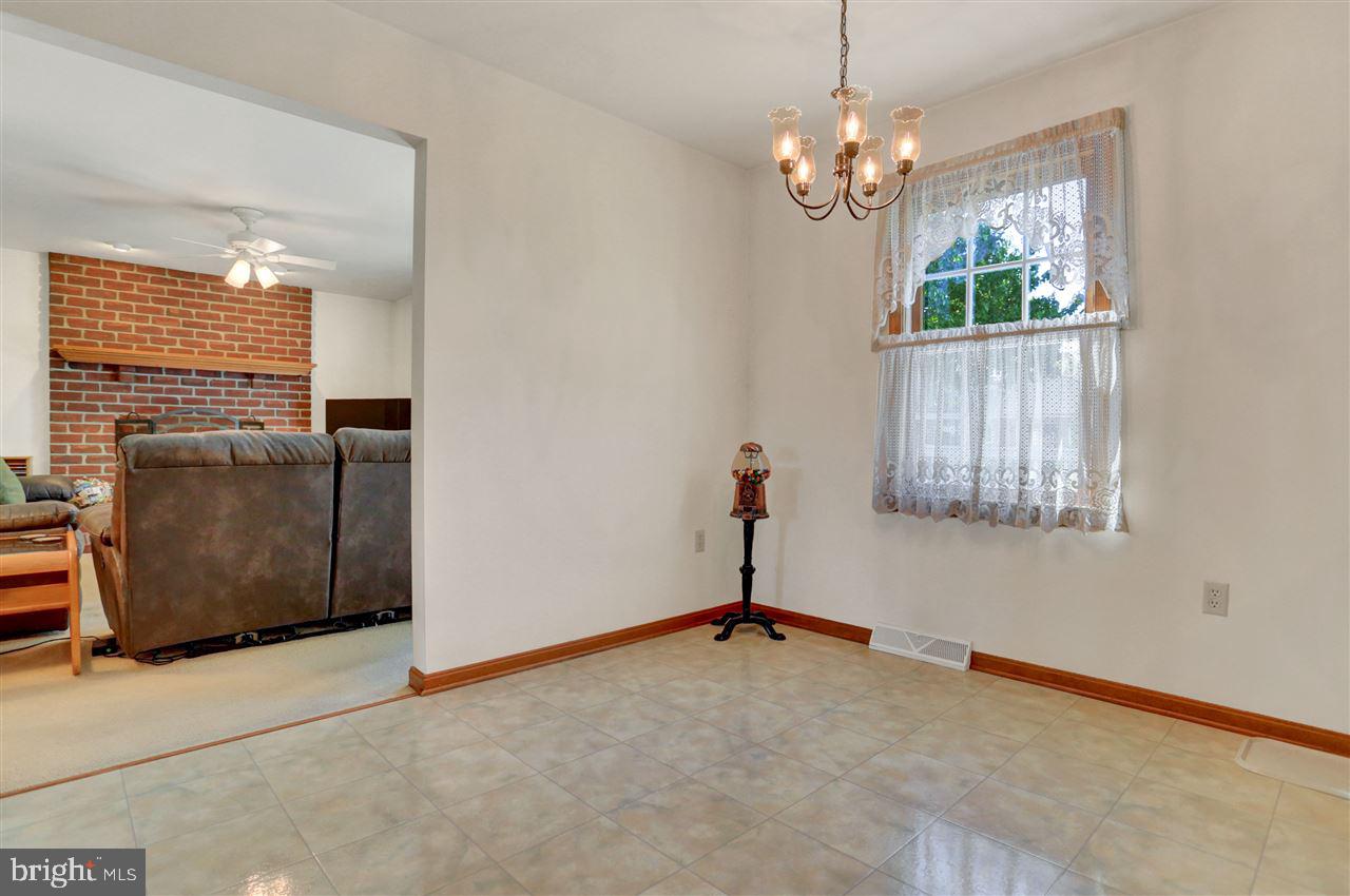 504 Hamlet Drive West Spring Grove, PA 17362 - Photo 14 of 36