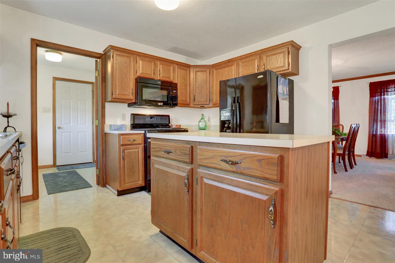 504 Hamlet Drive West Spring Grove, PA 17362 - Photo 15 of 36