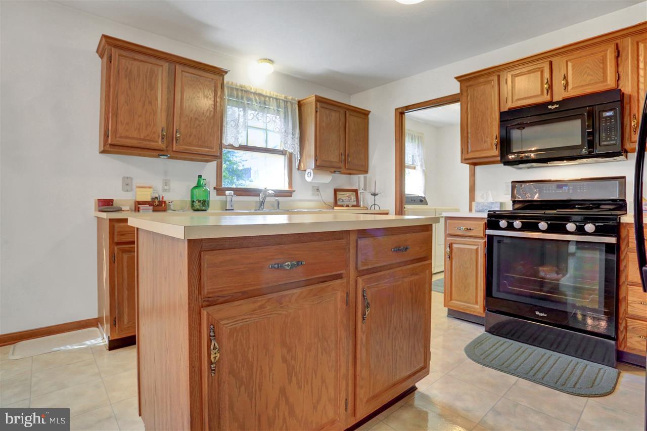 504 Hamlet Drive West Spring Grove, PA 17362 - Photo 16 of 36