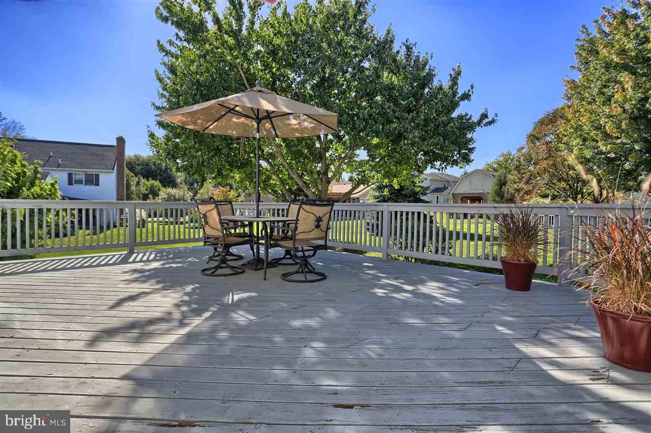 504 Hamlet Drive West Spring Grove, PA 17362 - Photo 7 of 36