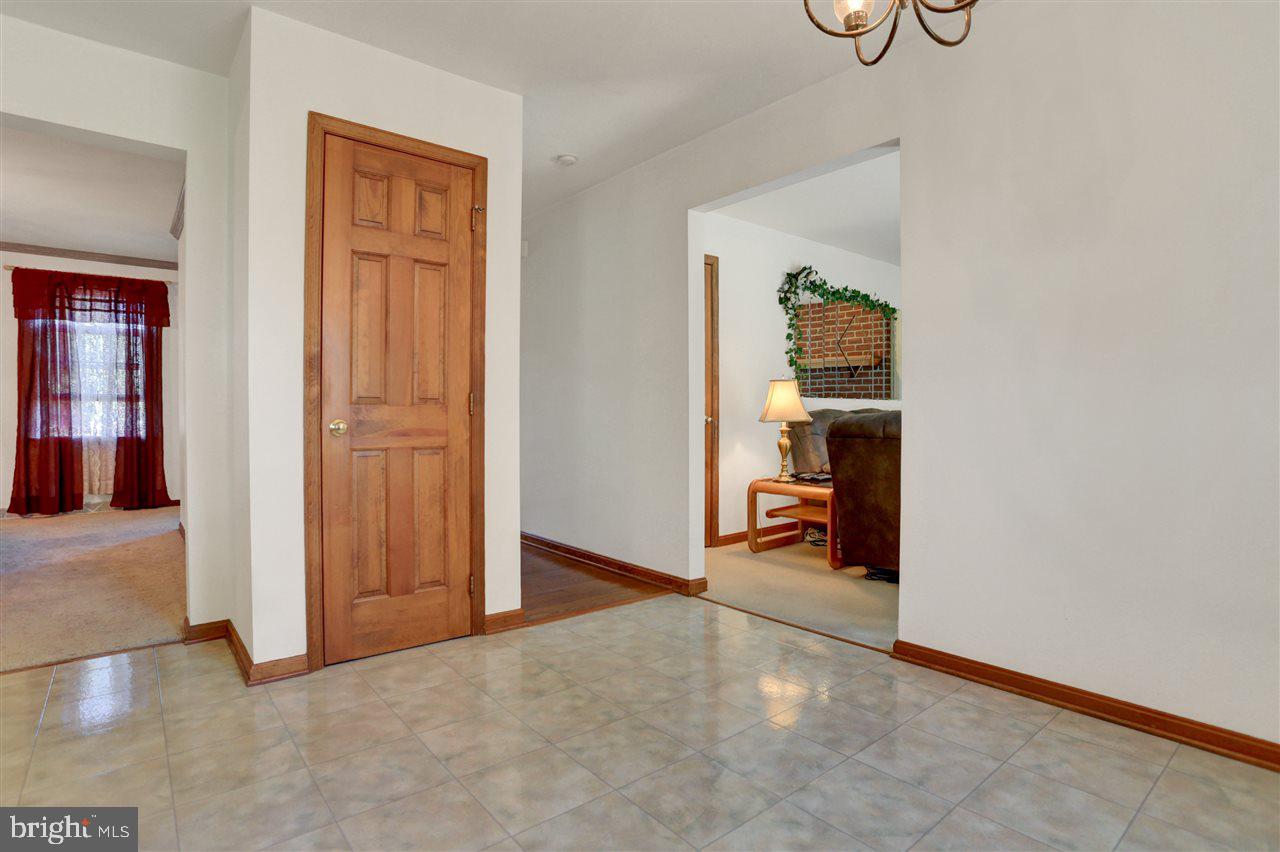 504 Hamlet Drive West Spring Grove, PA 17362 - Photo 10 of 36