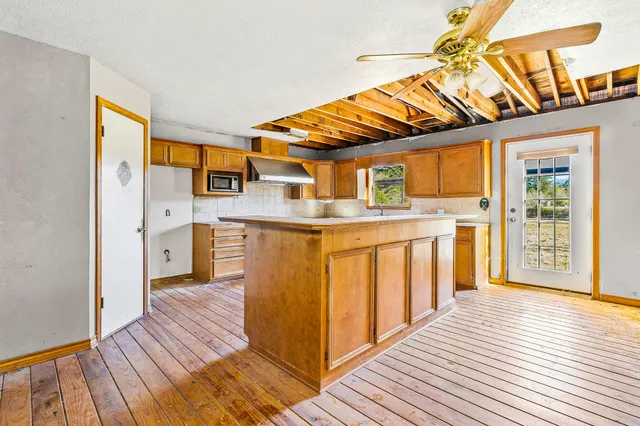 $214,900 | 7101 Ireland Lane, Silsbee, TX 77656