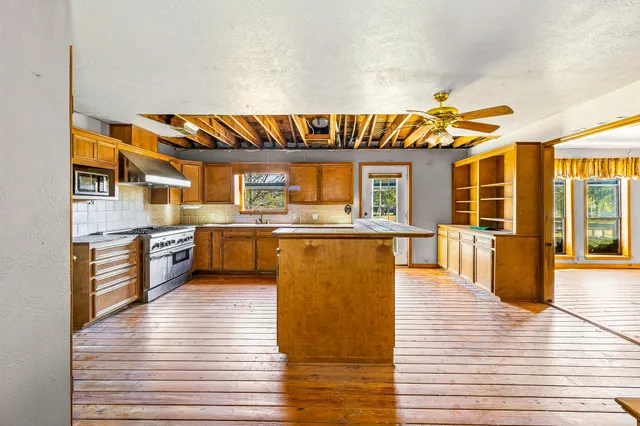 $214,900 | 7101 Ireland Lane, Silsbee, TX 77656