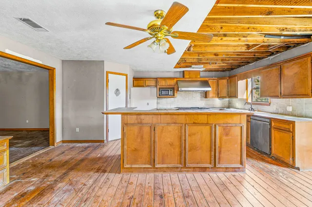 $214,900 | 7101 Ireland Lane, Silsbee, TX 77656