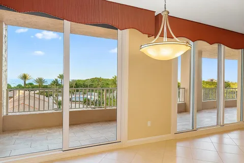 $1,575,000 | 700 Ocean Royale, Unit 302, Juno Beach, FL 33408