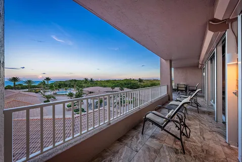 $1,575,000 | 700 Ocean Royale, Unit 302, Juno Beach, FL 33408