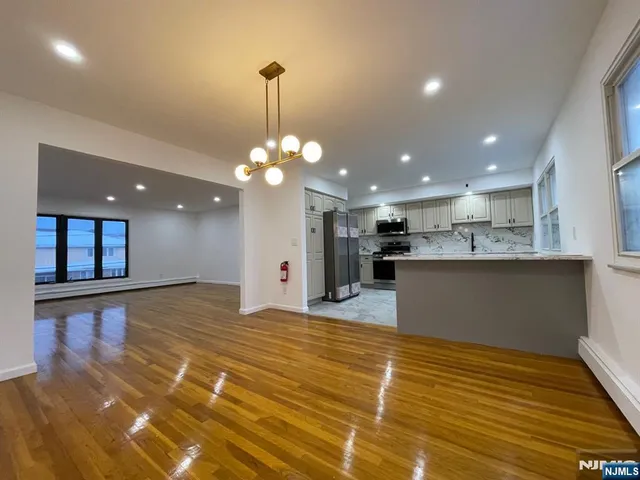 $3,200 | 1531 8th Street, Unit 2, Fort Lee, NJ 07024