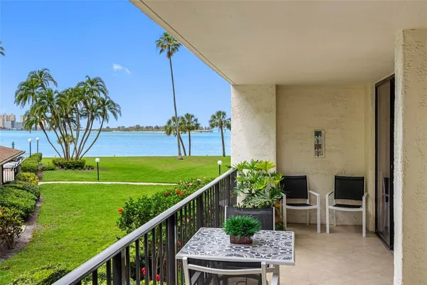 $425,000 | 100 Oakmont Lane, Unit 203, Belleair, FL 33756