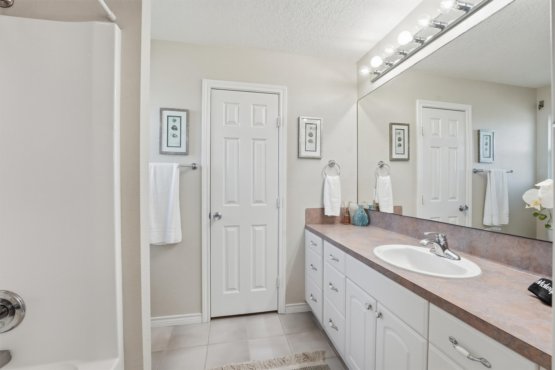 12902 John Reynolds Road Galveston, TX 77554 - Photo 13 of 22 a bathroom with 2 sink and a mirror