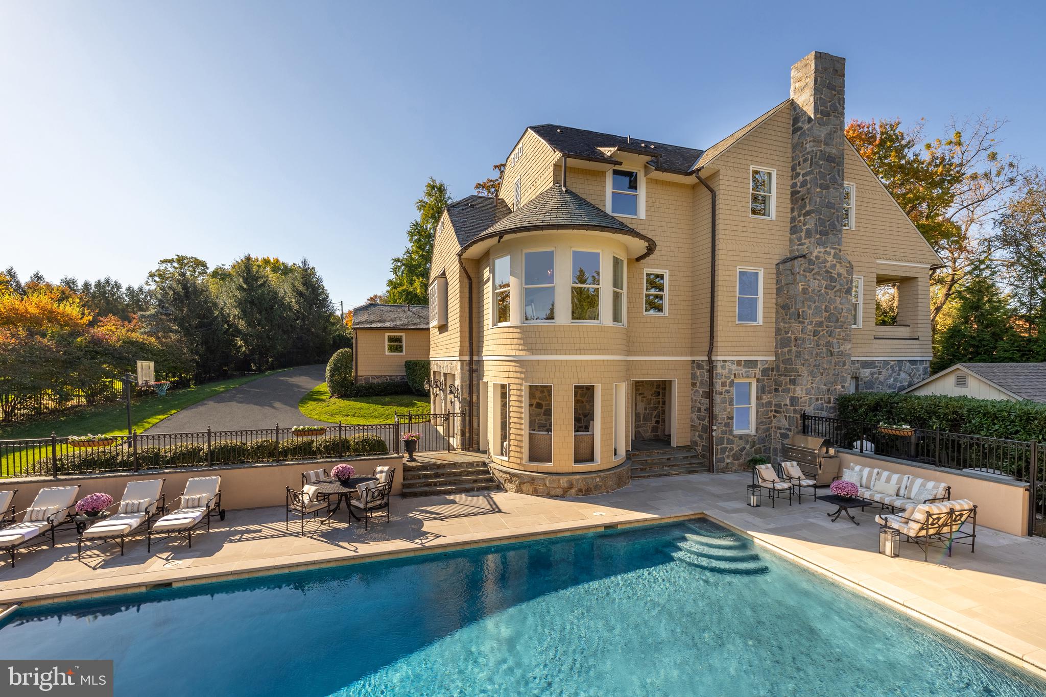 a front view of house with yard