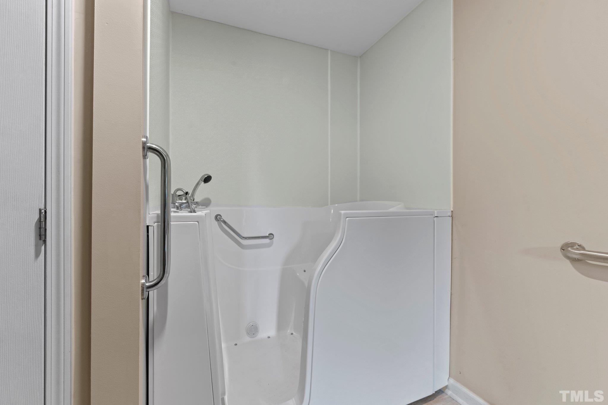 218 Oxford Road Roxboro, NC 27573 - Photo 9 of 16 a bathroom with a glass shower door