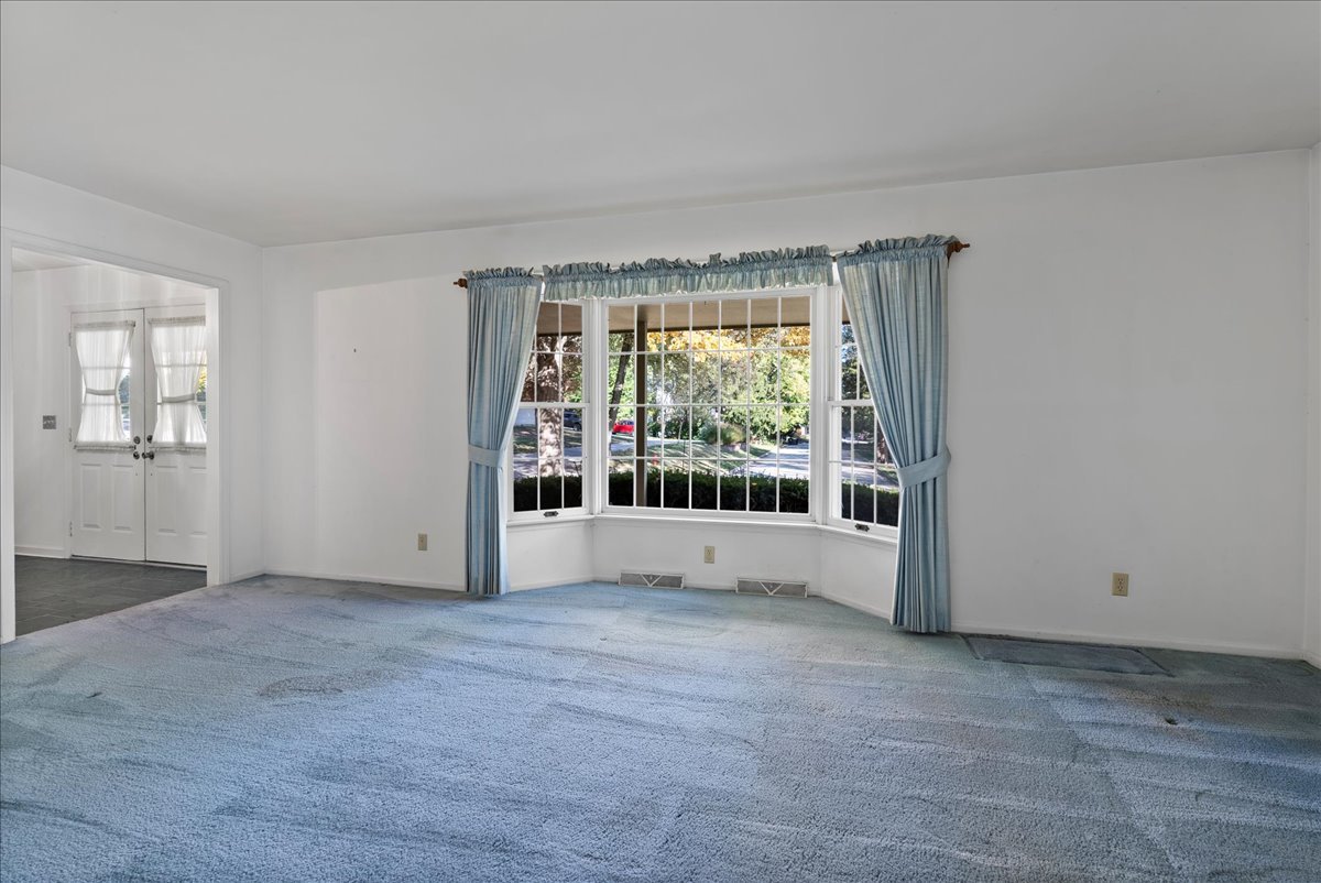 1107 Pine Ridge Court Normal, IL 61761 - Photo 21 of 50 an empty room with windows