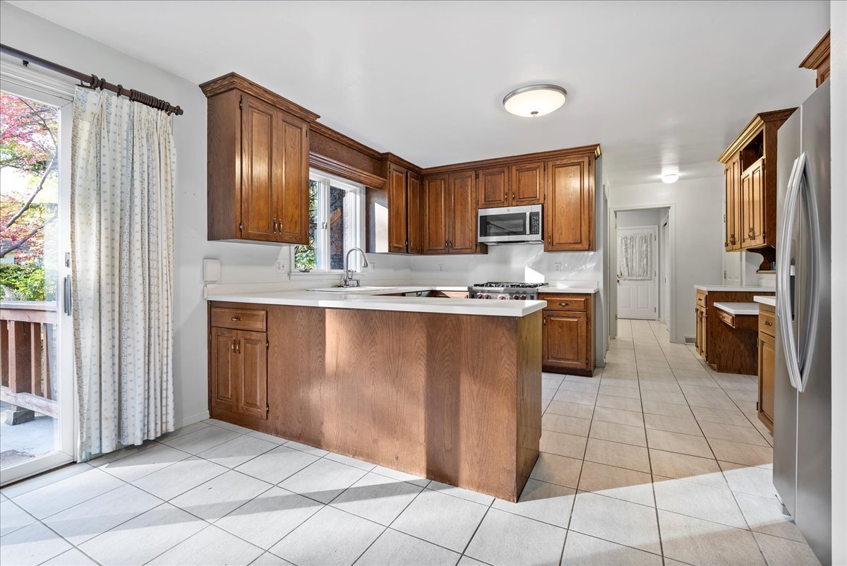 1107 Pine Ridge Court Normal, IL 61761 - Photo 8 of 50 a kitchen with stainless steel appliances granite countertop a stove a sink and a refrigerator