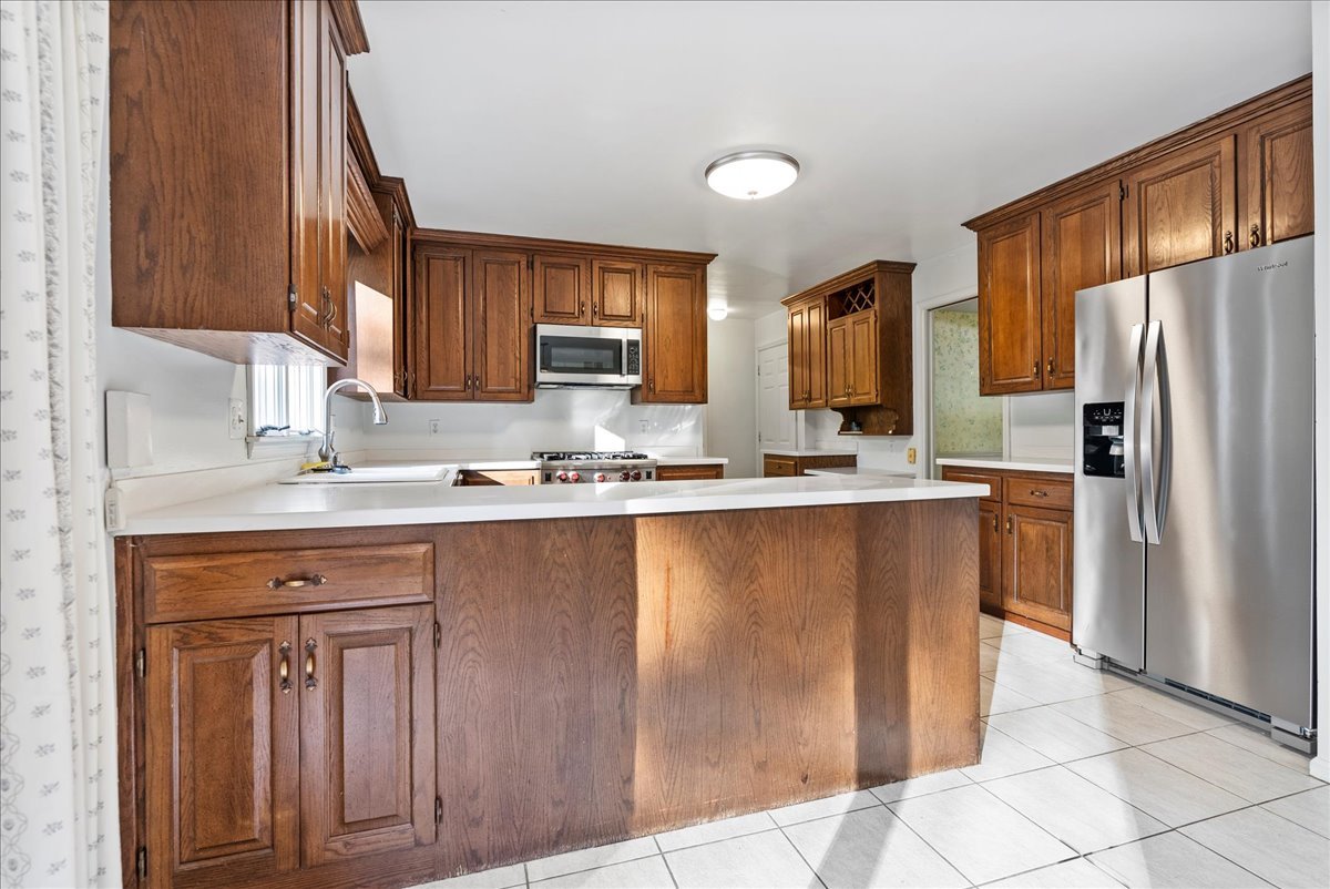 1107 Pine Ridge Court Normal, IL 61761 - Photo 9 of 50 a kitchen with granite countertop a refrigerator stove top oven a sink and dishwasher