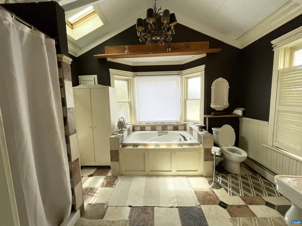 $3,200 | 954 Old Lynchburg Road, Unit A, Charlottesville, VA 22903