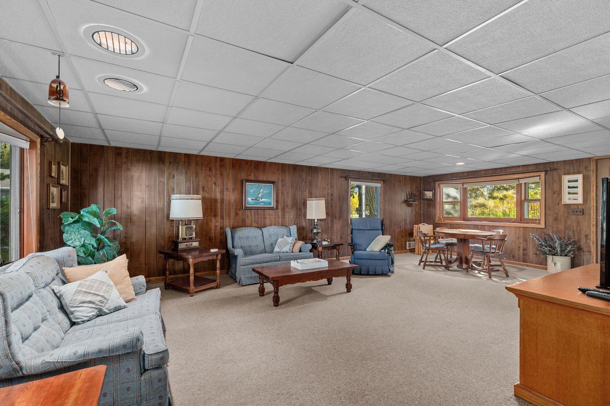 5592 Lake Road Oshkosh, WI 54902 - Photo 11 of 65 Gallery Image 11