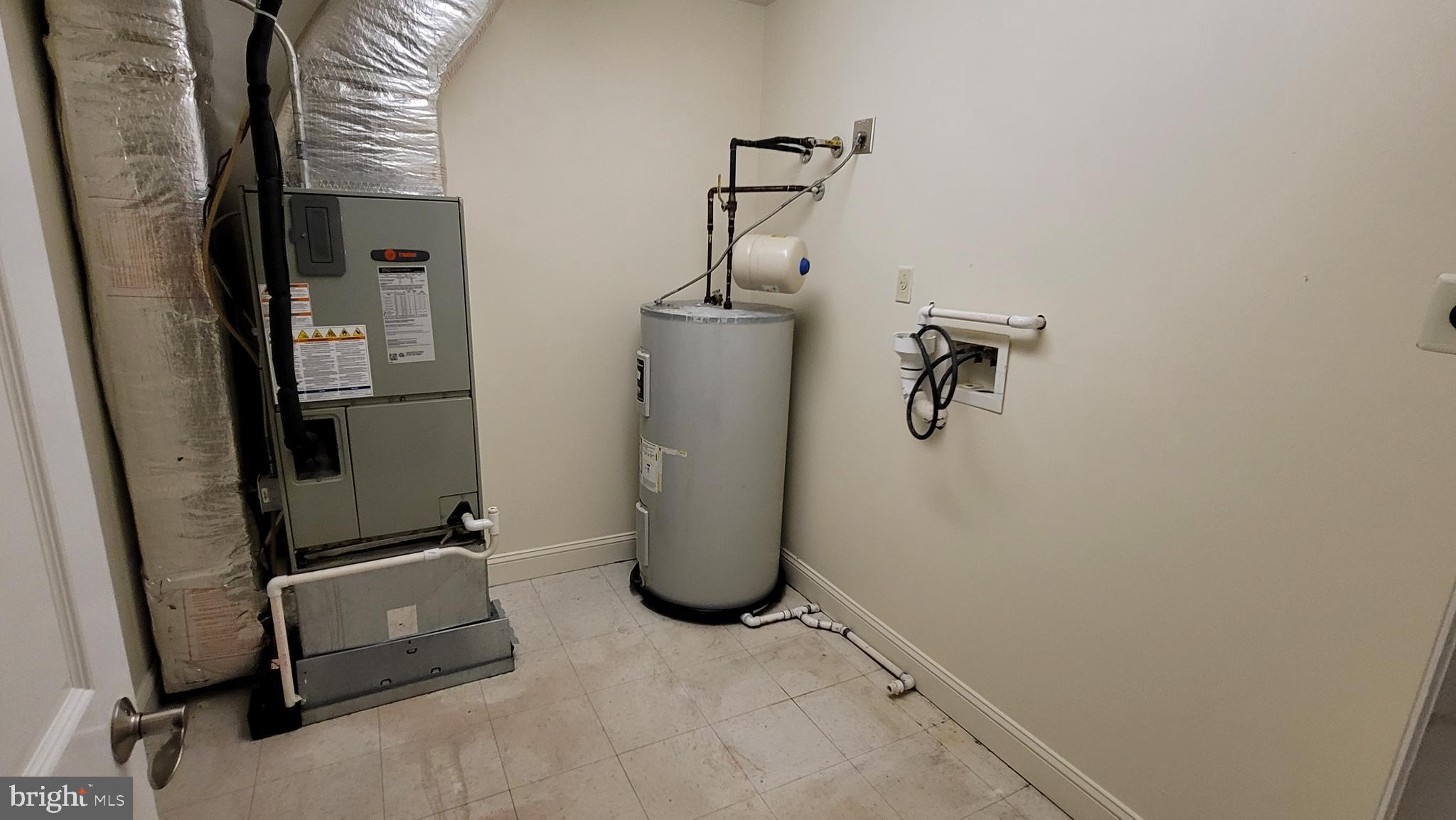 48 South 6th Street, Unit 2F Reading, PA 19602 - Photo 22 of 22 on-suite laundry hookup