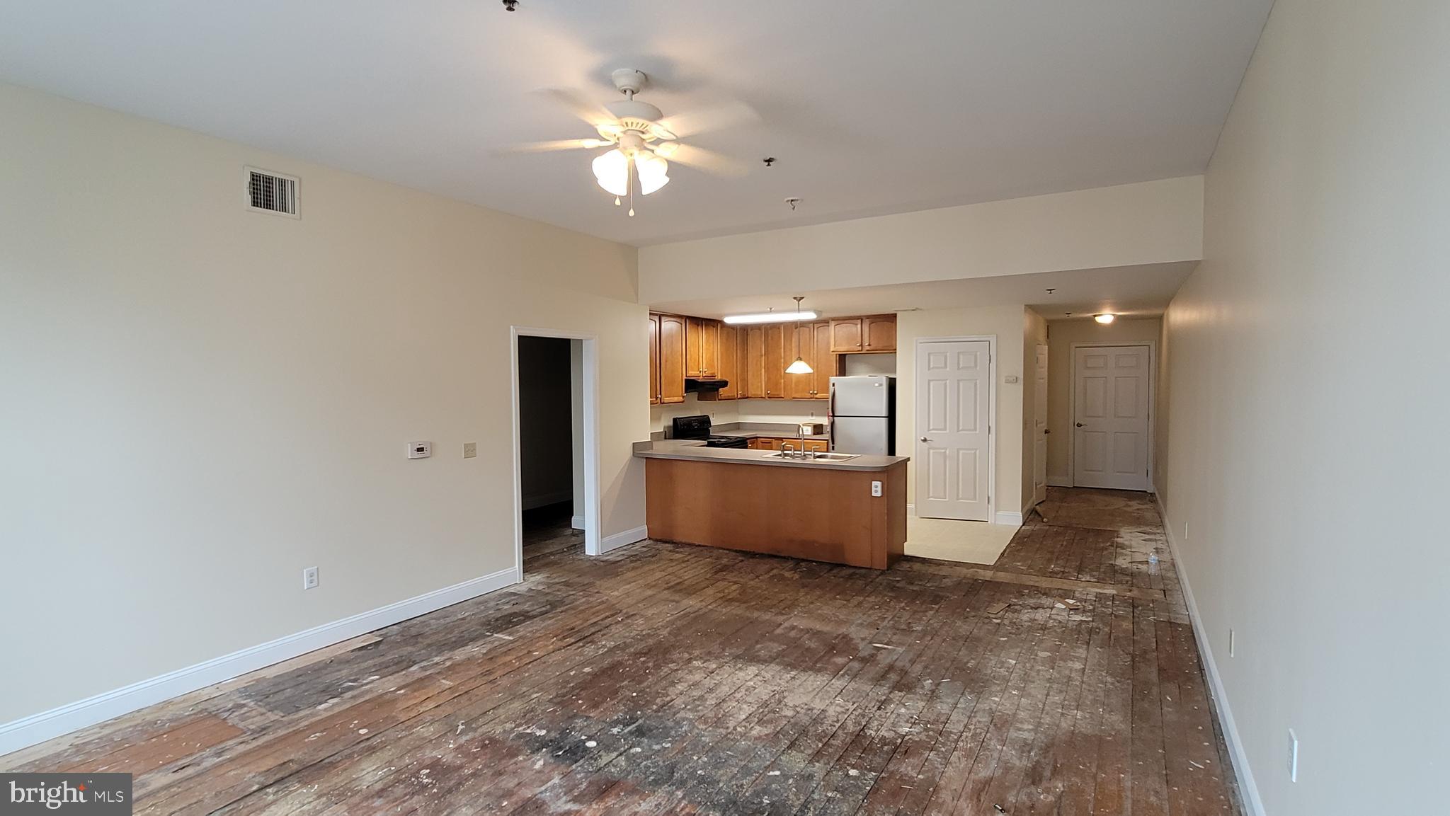 48 South 6th Street, Unit 2F Reading, PA 19602 - Photo 4 of 22 48 S 6th St, livingroom, kitchen