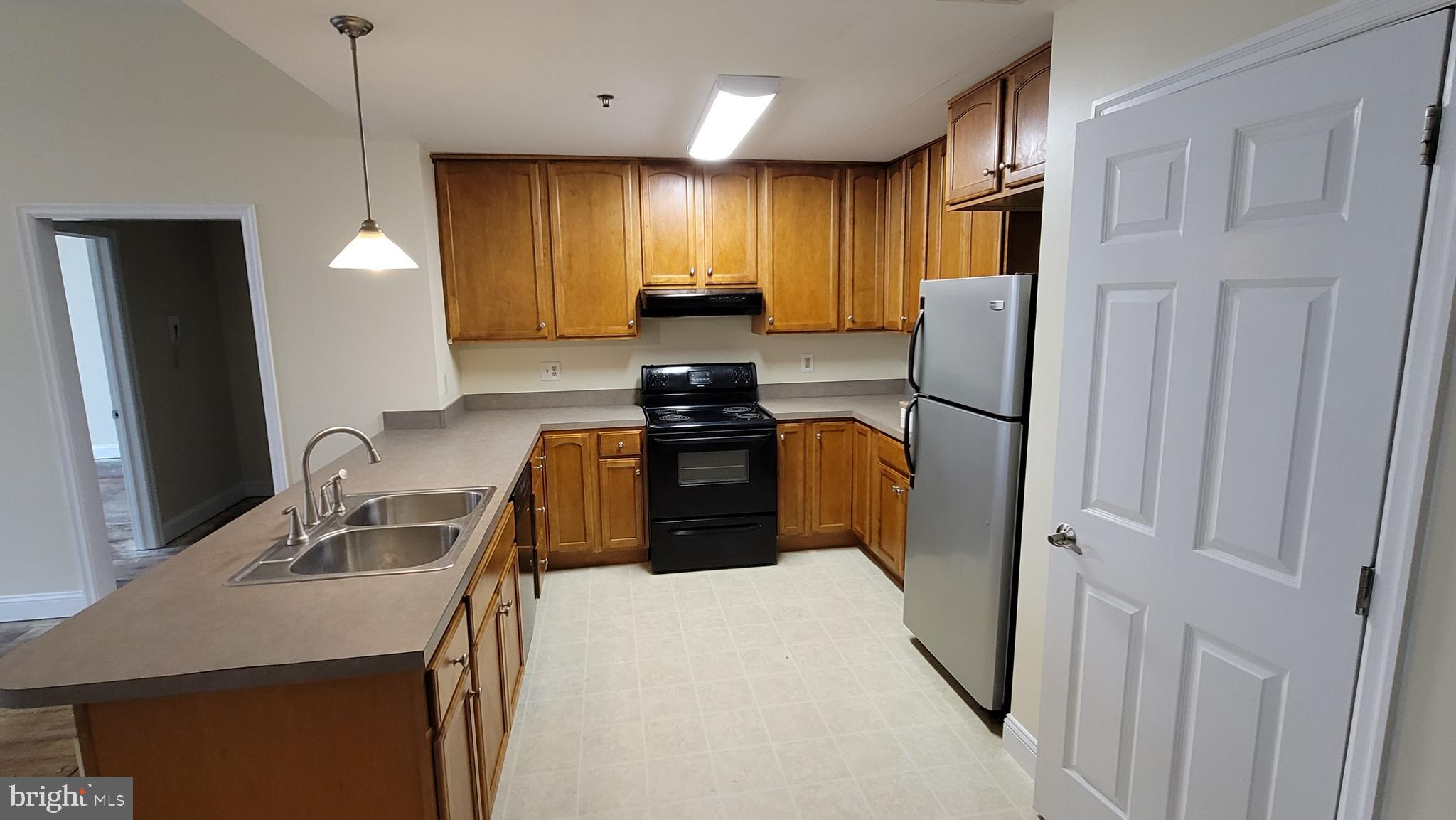 48 South 6th Street, Unit 2F Reading, PA 19602 - Photo 5 of 22 48 S 6th St, livingroom, kitchen