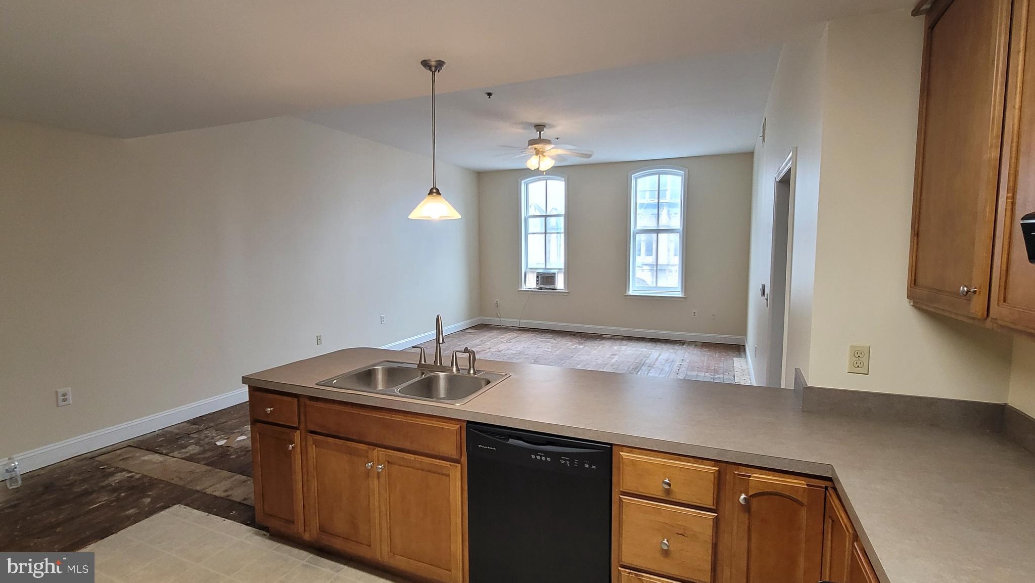 48 South 6th Street, Unit 2F Reading, PA 19602 - Photo 7 of 22 48 S 6th St, livingroom, kitchen