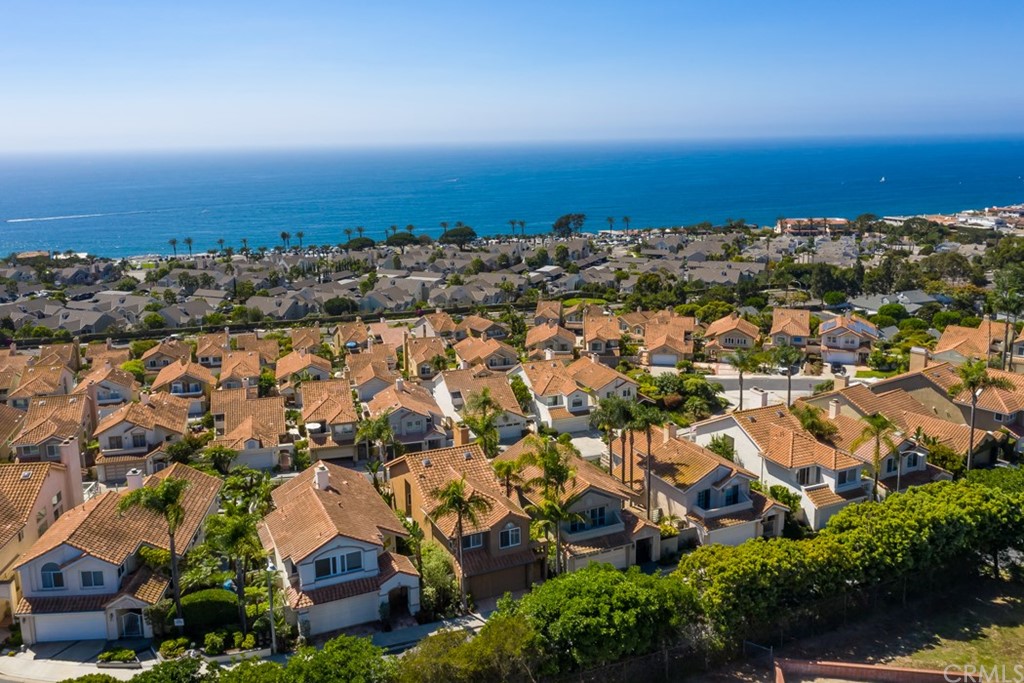 17 St Francis Court Dana Point, CA 92629 - Photo 50 of 66 an aerial view of multiple house