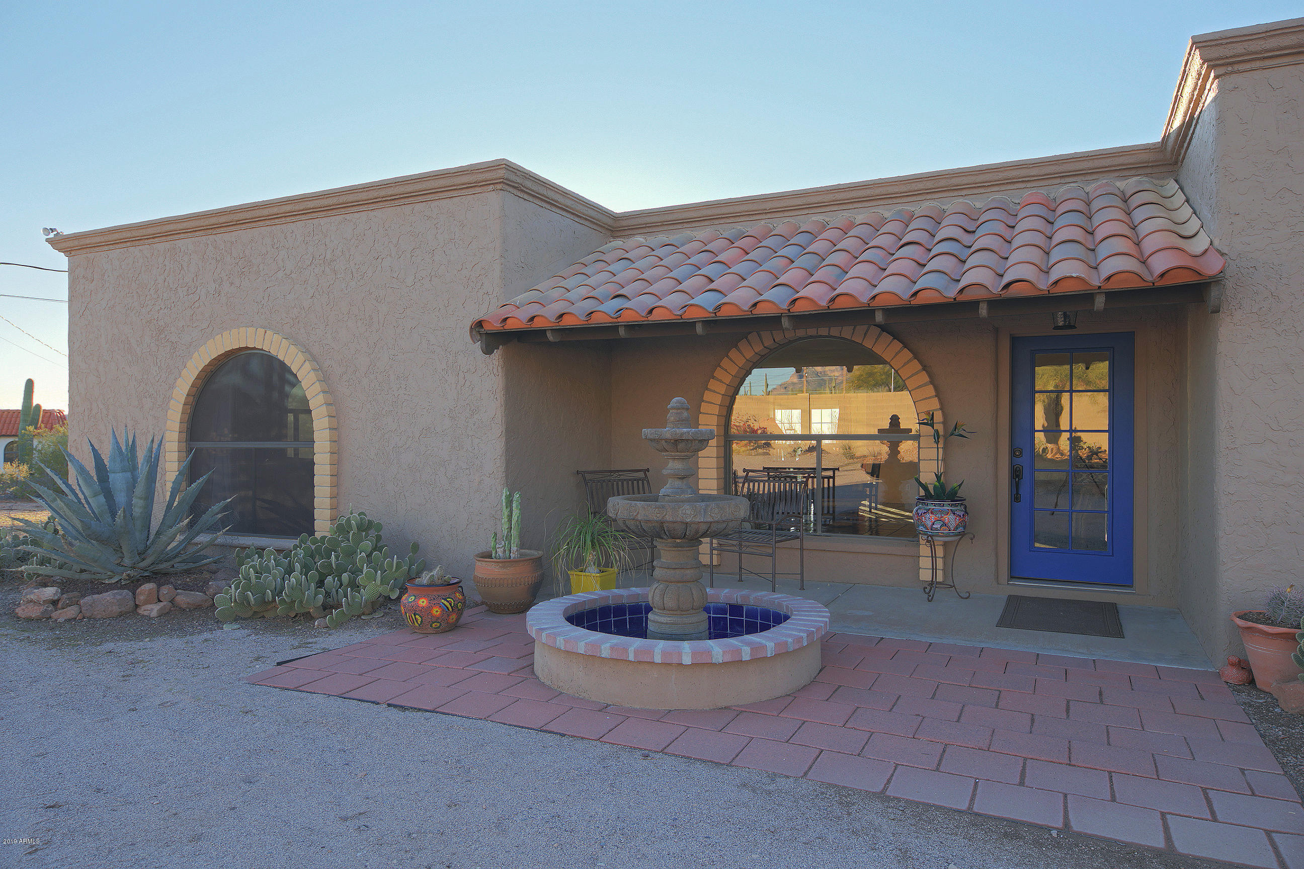 5420 Painted Rock Road Apache Junction, AZ 85119 - Photo 3 of 29 Fountain and Arched Window Entry