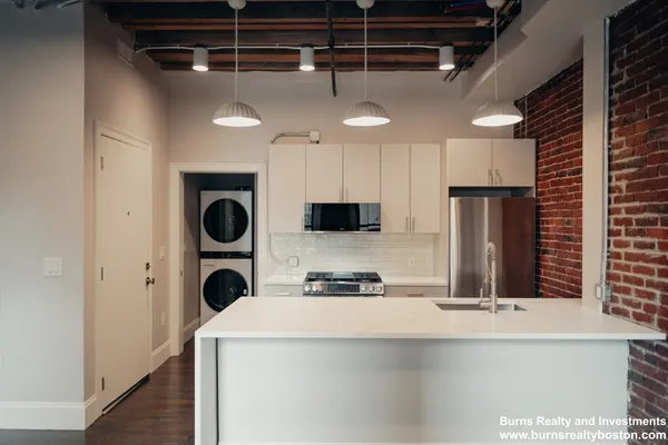 $3,025 | 281 Franklin Street, Unit 203, Boston, MA 02110