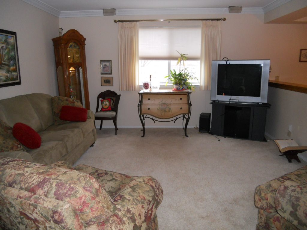 34525 Mulvey Road Fraser, MI 48026 - Photo 8 of 21 31279318-7.JPG