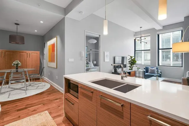 $1,435,000 | 140 West 22nd Street, Unit 4C | Chelsea