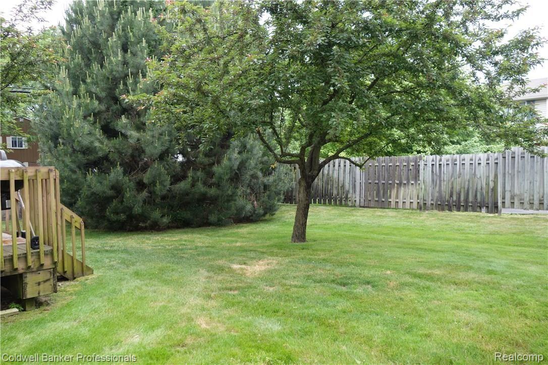 4941 South Crooks Road Royal Oak, MI 48073 - Photo 4 of 18 Giant Back yard and maintenance is included