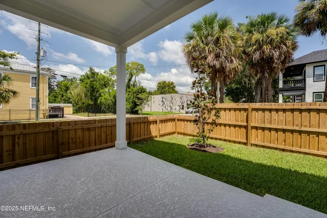a view of backyard with a garden