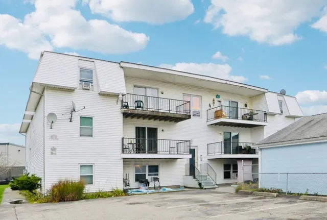 $215,000 | 352 Vale Street, Unit 1, Fall River, MA 02724