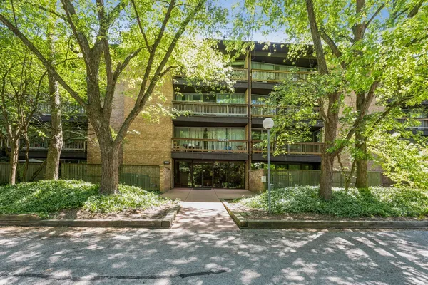 $375,000 | 5600 Hillcrest Lane, Unit 1303K, Lisle, IL 60532