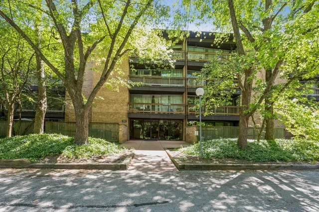 $375,000 | 5600 Hillcrest Lane, Unit 1303K, Lisle, IL 60532