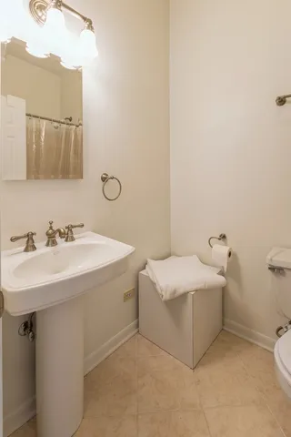 $375,000 | 5600 Hillcrest Lane, Unit 1303K, Lisle, IL 60532