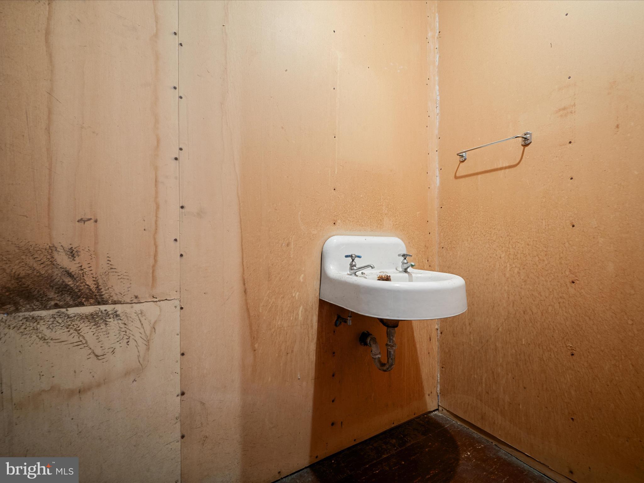 1309 Commerce Street Winchester, VA 22601 - Photo 22 of 26 Bathroom