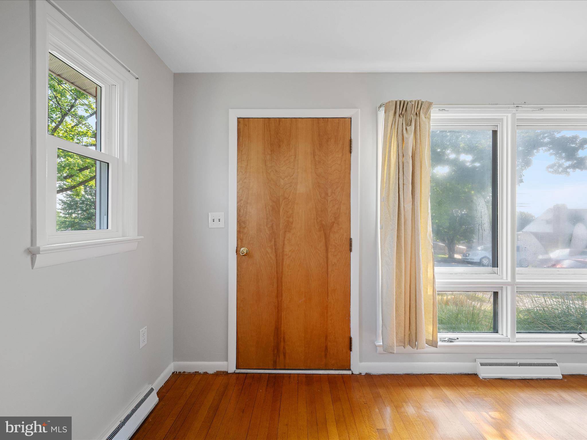 1309 Commerce Street Winchester, VA 22601 - Photo 5 of 26 Entry