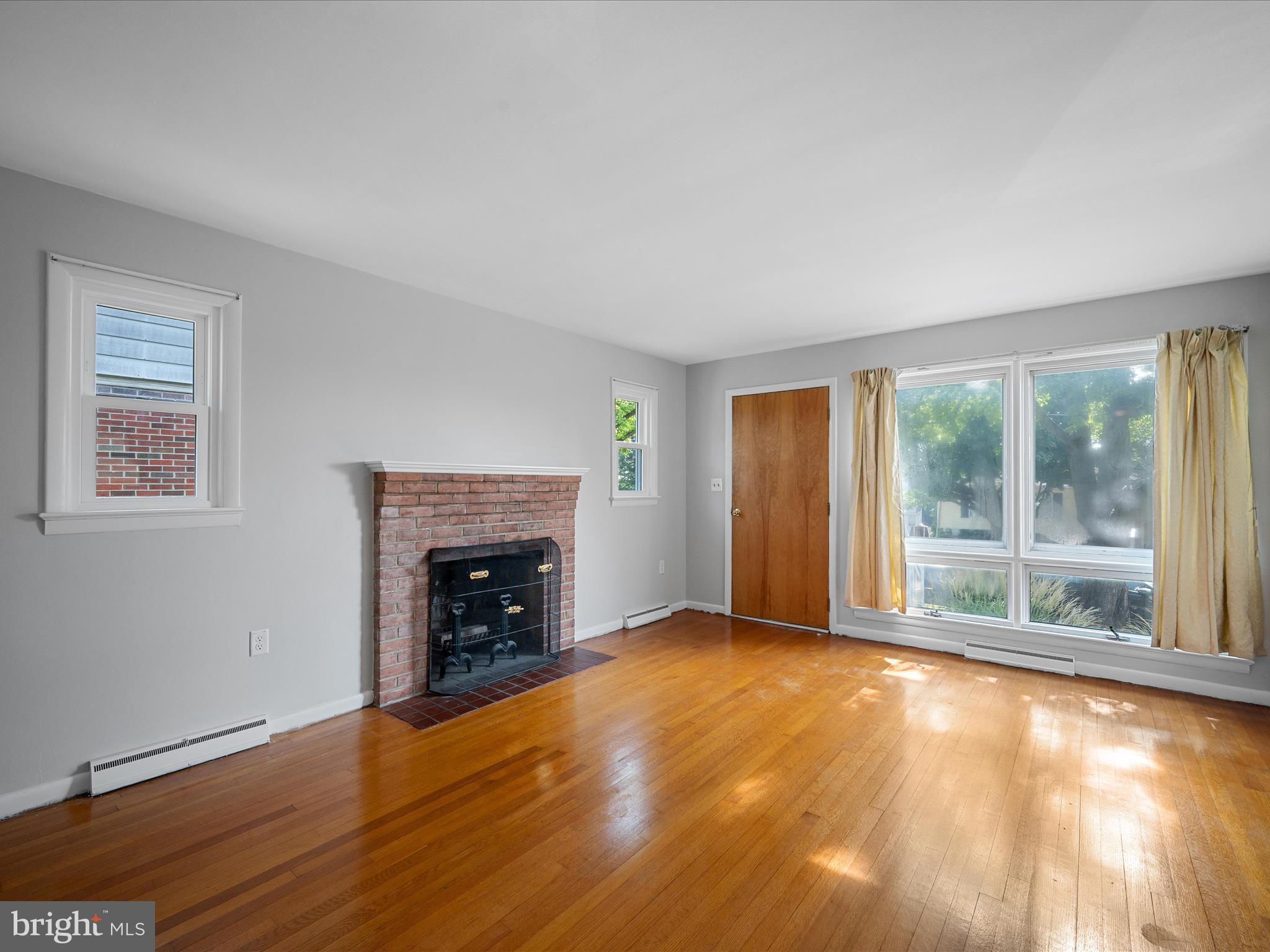 1309 Commerce Street Winchester, VA 22601 - Photo 7 of 26 Living Room