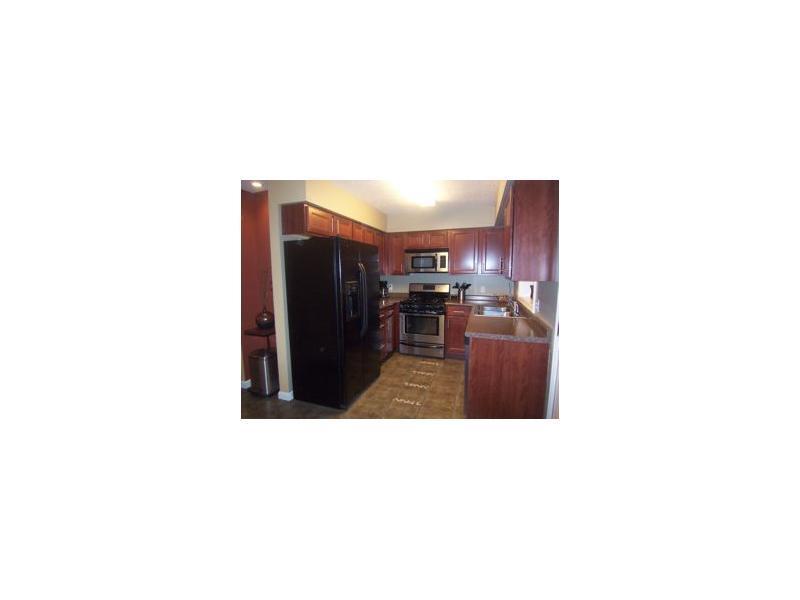 9 Hubbard Farms Road, Unit 17 Orono, ME 04473 - Photo 4 of 17 Kitchen. Efficient kitchen with...