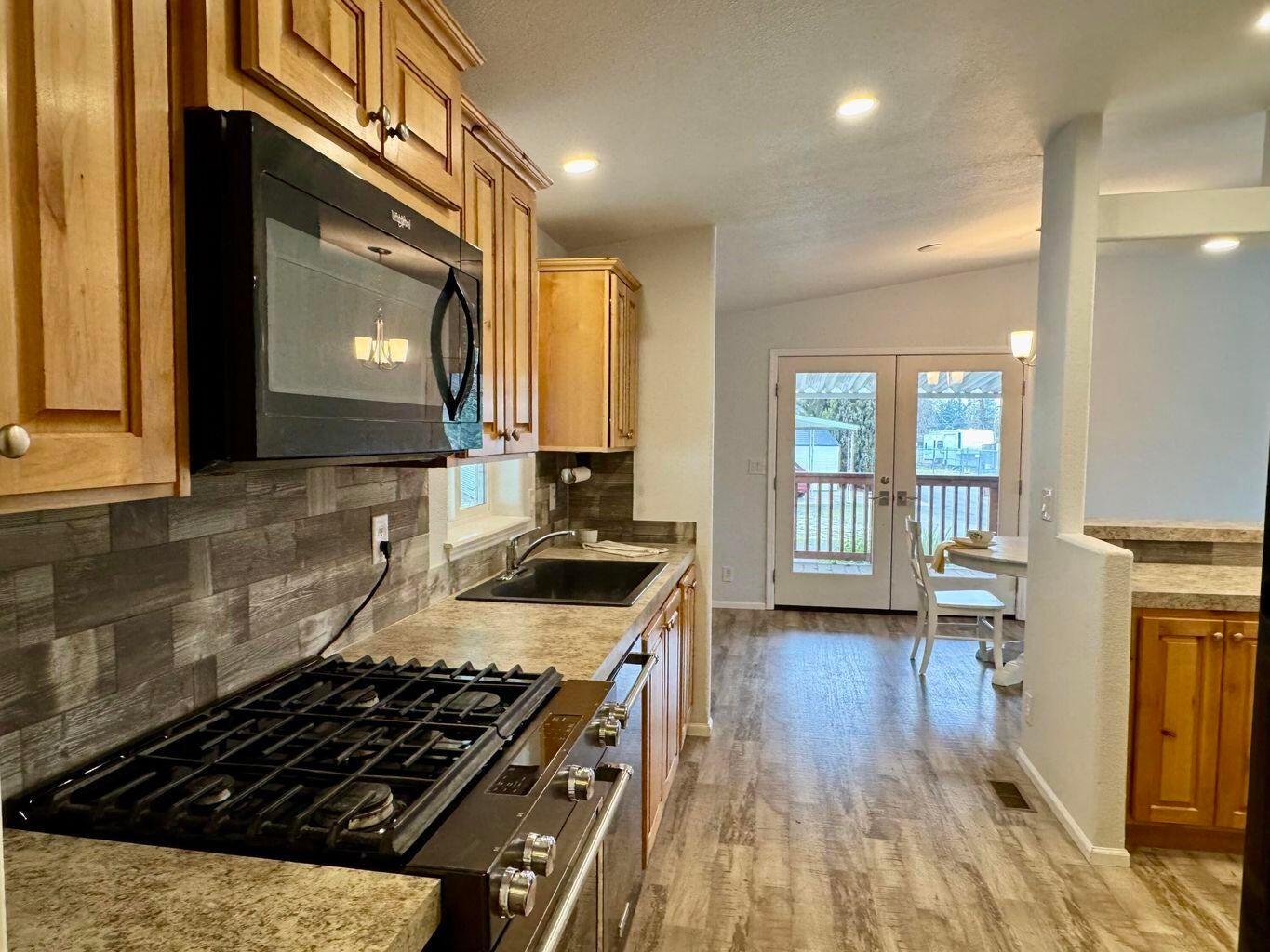 2379 Southwest Webster Road Grants Pass, OR 97526 - Photo 15 of 40 20250110021101330211000000-o