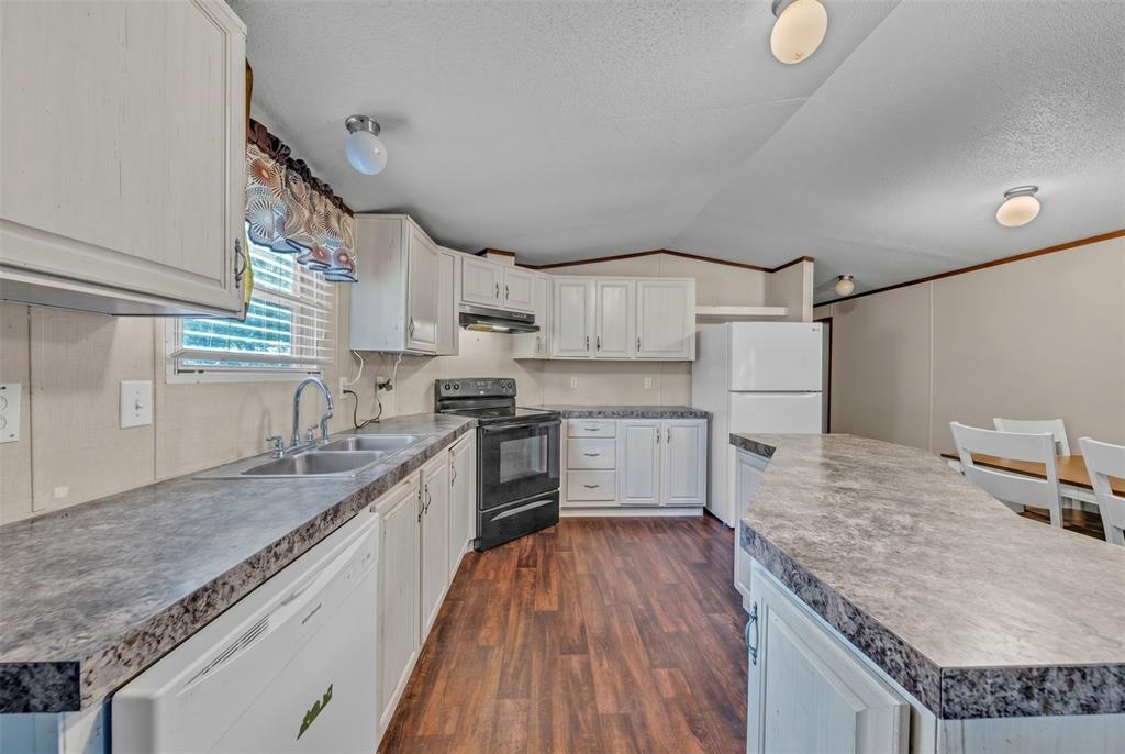 1909 Coral Road Pelican Bay, TX 76020 - Photo 12 of 40