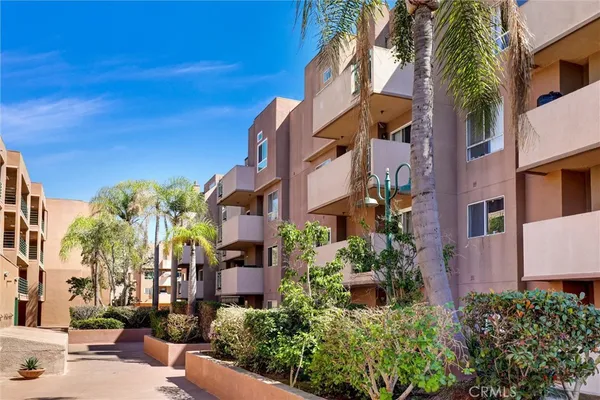 $2,720 | 450 East 4th Street, Unit 437, Santa Ana, CA 92701