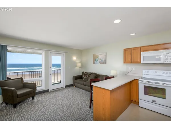 $209,000 | 171 Southwest Sw Highway, Unit 312, Lincoln City, OR 97367