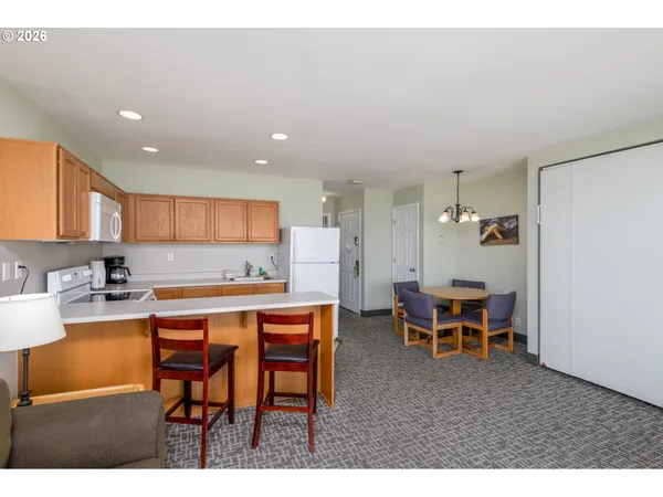 $209,000 | 171 Southwest Sw Highway, Unit 312, Lincoln City, OR 97367