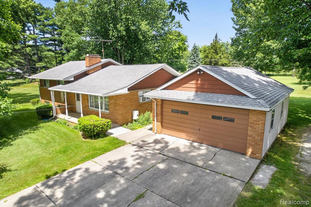 11141 Spencer Road Brighton, MI 48114 - Photo 4 of 46