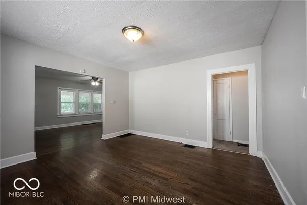 $1,299 | 1529 East Ohio Street, Indianapolis, IN 46201