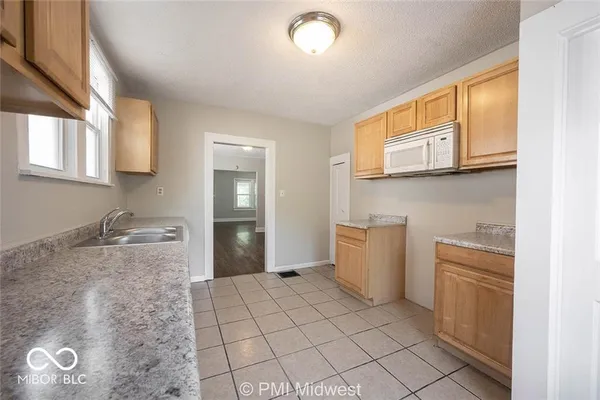 $1,299 | 1529 East Ohio Street, Indianapolis, IN 46201